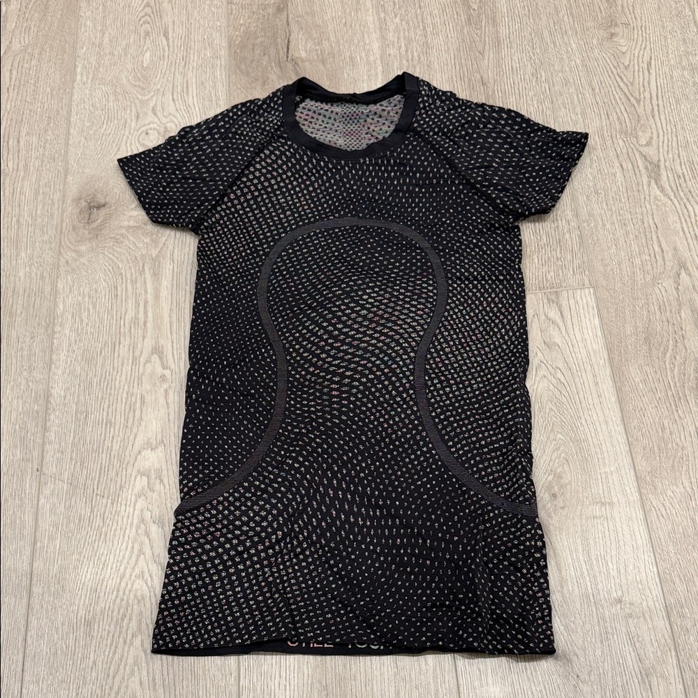 lululemon athletica Black multicolor Short Sleeve Mesh Tee